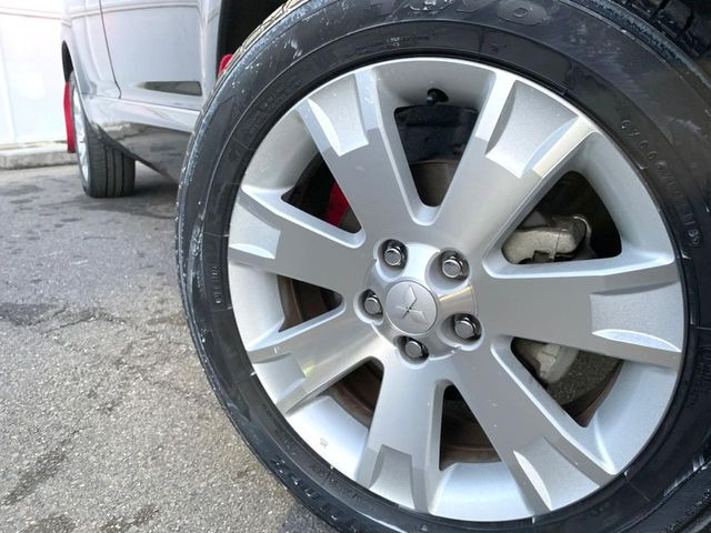 �y����18�C���`�A���~�z�C�[���z�O�ςɃ}�b�`���������A���~�z�C�[���𑕒����Ă���܂��B�e��ЊO�A���~�z�C�[����A�X�^�b�h���X�^�C�����戵�����Ă���܂��B���񂲑��k����������