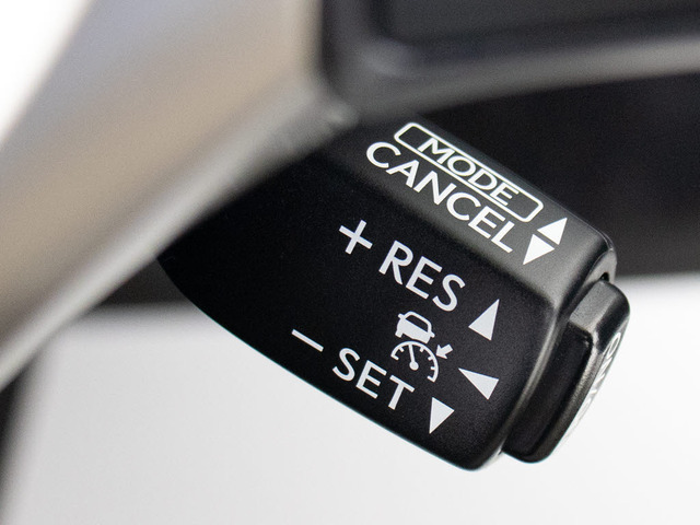 ���[�_�[�N���[�Y�R���g���[��  �~���g���[�_�[�ƒP��J�����Ő�s�Ԃ�F�����A�ԑ��ɉ������Ԋԋ�����ۂ��Ȃ���Ǐ]���s���x�����܂��B