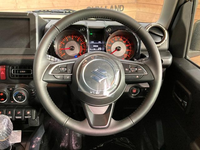 �y�����v�����X�e�A�����O�z�㎿�Ȋv���g�p���邱�ƂŁA��ɂ����������݂ƂĂ��^�]���₷���n���h���ł���