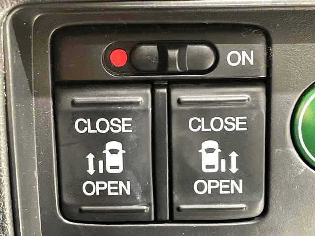 �y�����p���[�X���C�h�h�A�z�X�}�[�g�L�[��^�]�Ȃ̃X�C�b�`�Ō�ȗ����X���C�h�h�A�̊J���\���d��������͂����ăh�A���J����K�v�������A�����Ȃ��q�l�ł��ȒP�ɊJ���߂ł����K�ł���