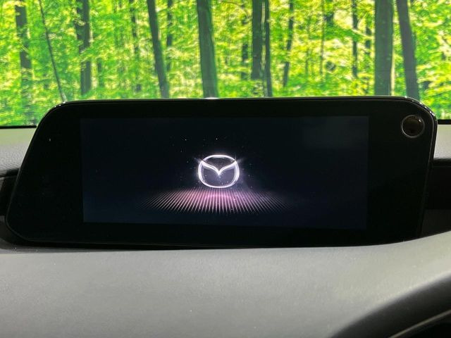 �y8�C���`�}�c�_�R�l�N�g�z�ԓ��̕��͋C�Ƀ}�b�`������^�̃f�B�X�v���C�B�X�}�z�ڑ��ł̃i�r�g�p��Bluetooth�Đ����A�l�X�ȋ@�\���y���߂܂��B�����I�ȃ_�C�������삪�\�ŁA�g��������ǍD�ł��B