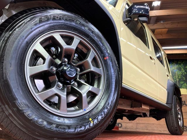 �y����15�C���`�A���~�z�C�[���z�O�ςɃ}�b�`���������A���~�z�C�[���𑕒����Ă���܂��B�e��ЊO�A���~�z�C�[����A�X�^�b�h���X�^�C�����戵�����Ă���܂��B���񂲑��k����������