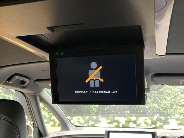 【12.1型フリップダウン】大画面モニターで後席でもエンタメをお楽しみいただけます。家族や友人とお出かけする機会が多い方に大人気です♪