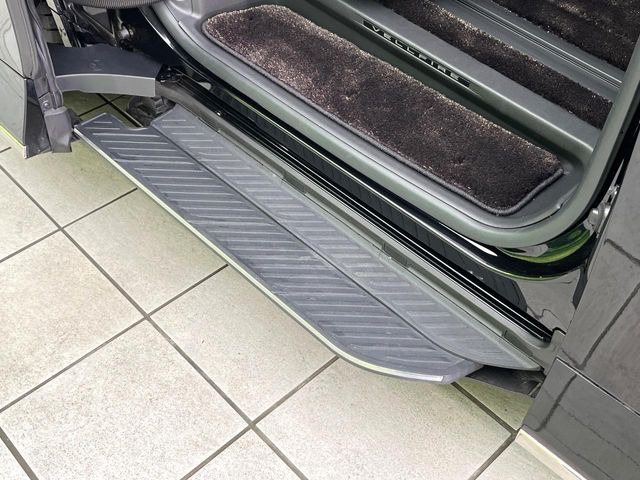 �y���j�o�[�T���X�e�b�v�z�p���[�X���C�h�h�A�̊J�ɍ��킹�ăh�A�����点��o�����j�o�[�T���X�e�b�v�́A�n�ォ���200mm�̍����ɏo�Ă���悤�݌v����Ă��܂��B