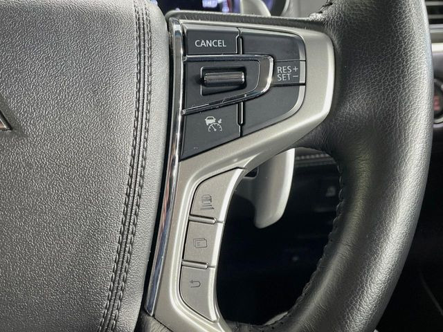 【レーダークルーズコントロール】高速道路での長距離走行が楽に!!自動で速度を保つクルーズコントロールが、衝突軽減システムと連携し、前方の車両を感知して車間を保つように速度調節してくれます!!