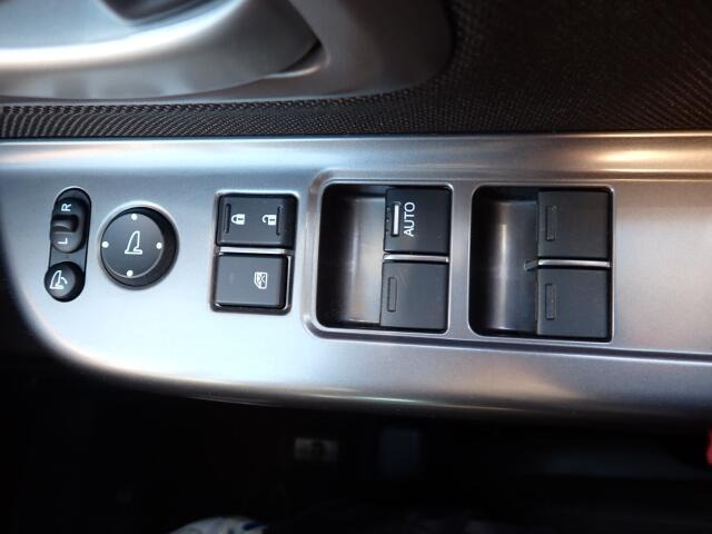 �d���i�[���h�A�~���[�E�p���[�E�B���h�E�������Ă��܂��B