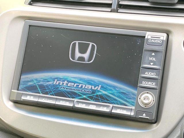 �y�����i�r�z�l�C�̏����i�r�𑕔����Ă���܂��B�i�r�̎g���₷���͂������A�I�[�f�B�I�@�\���[��!�L�����v�◷�s�͂������A�ʋ΂┃�����ȂǕ��i�̃h���C�u���y�����Ȃ�͂���