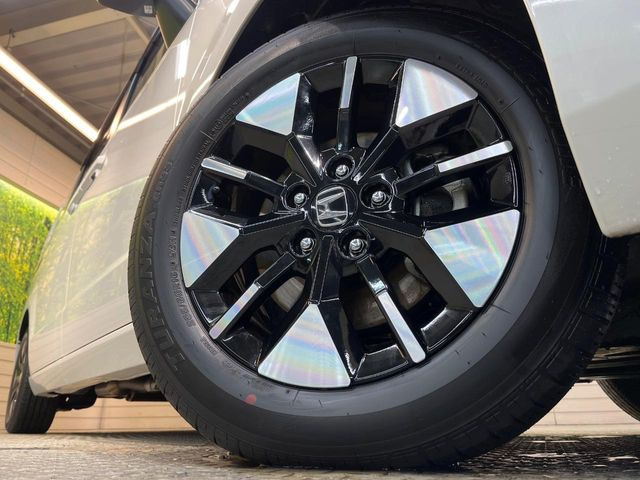 �y����16�C���`�A���~�z�C�[���z�O�ςɃ}�b�`���������A���~�z�C�[���𑕒����Ă���܂��B�e��ЊO�A���~�z�C�[����A�X�^�b�h���X�^�C�����戵�����Ă���܂��B���񂲑��k����������