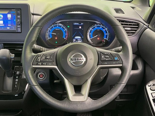 �y�����v�����X�e�A�����O�z�㎿�Ȋv���g�p���邱�ƂŁA��ɂ����������݂ƂĂ��^�]���₷���n���h���ł���