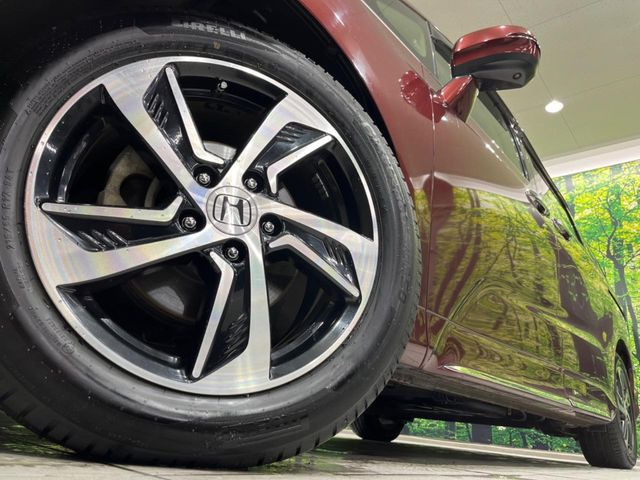 �y����17�C���`�A���~�z�C�[���z�O�ςɃ}�b�`���������A���~�z�C�[���𑕒����Ă���܂��B�e��ЊO�A���~�z�C�[����A�X�^�b�h���X�^�C�����戵�����Ă���܂��B���񂲑��k����������