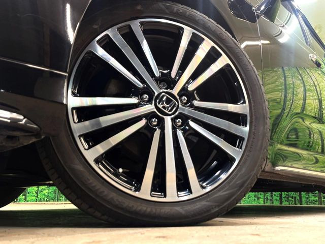 �y����18�C���`�A���~�z�C�[���z�O�ςɃ}�b�`���������A���~�z�C�[���𑕒����Ă���܂��B�e��ЊO�A���~�z�C�[����A�X�^�b�h���X�^�C�����戵�����Ă���܂��B���񂲑��k����������