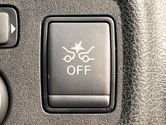 �y�G�}�[�W�F���V�[�u���[�L�z���s���ɑO���̎ԗ�����F�����A�Փ˂������Ȏ��͌x��ƃu���[�L�ŏՓˉ���Ɣ�Q�y�����A�V�X�g�B�����S�Ƀh���C�u�����y���݂��������܂��B