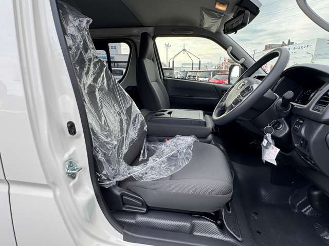 ���W����ɂ͍��i���̒��ÎԂ�V�Ԃ��������ł����W���䐔100��̑�^�W����֐��񂲗��X����������