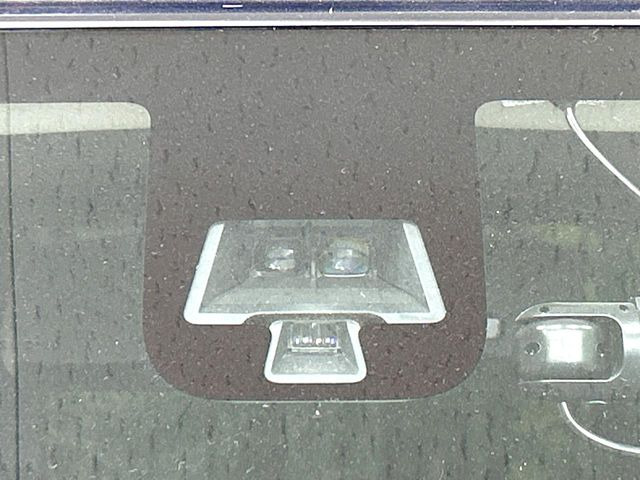 �y�G�}�[�W�F���V�[�u���[�L�z���s���ɑO���̎ԗ�����F�����A�Փ˂������Ȏ��͌x��ƃu���[�L�ŏՓˉ���Ɣ�Q�y�����A�V�X�g�B�����S�Ƀh���C�u�����y���݂��������܂��B