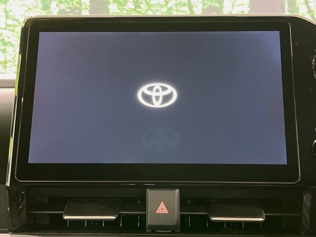 【10.5インチナビ】高級感とインパクトのある大画面ナビを装備。各種オーディオ操作はもちろん、スマホ連携もできる利便性の高いナビです♪