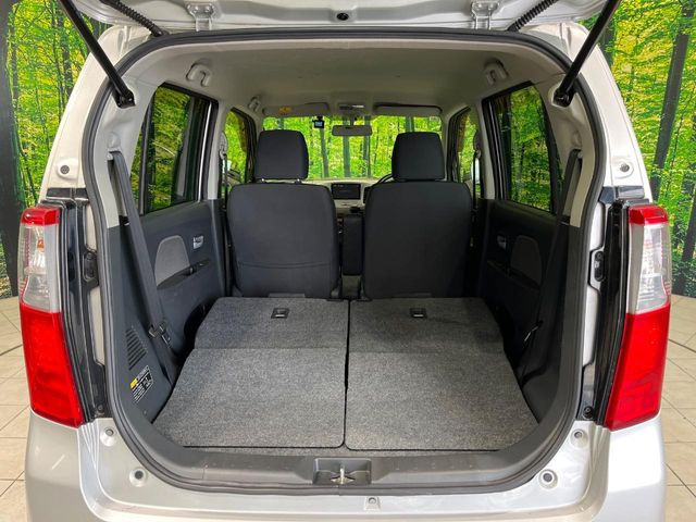 ���i�̂���������ʋ΁A���}���ɏ\���ȉ׎��X�y�[�X���m�ۂ��Ă���܂��B�Z�J���h�V�[�g��|���ƁA�傫�ȉו��̐ύڂ��\�ł���