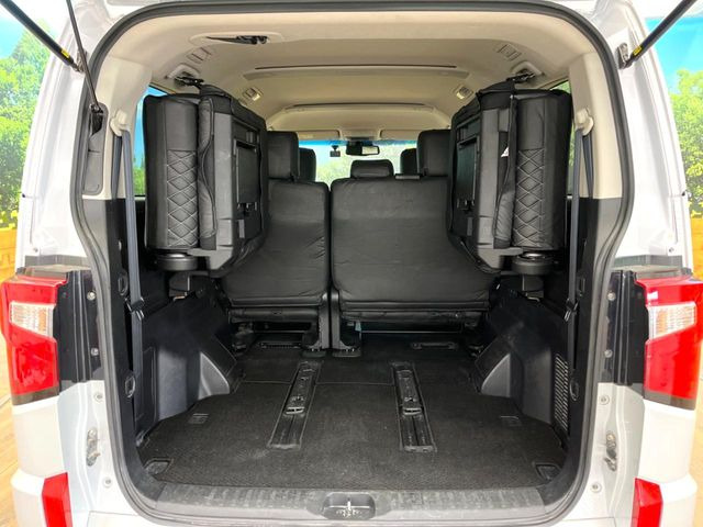 ���i�̂���������ʋ΁A���}���ɏ\���ȉ׎��X�y�[�X���m�ۂ��Ă���܂��B�Z�J���h�V�[�g��|���ƁA�傫�ȉו��̐ύڂ��\�ł���