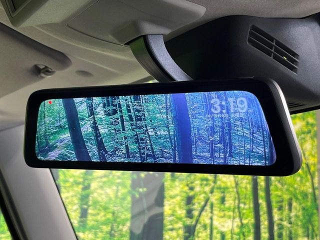 【デジタルインナーミラー】後席の大きな荷物や同乗者で後方が確認しづらい時でも安心!カメラが撮影した車両後方の映像をルームミラー内に表示。クリアな視界で状況の確認が可能です!