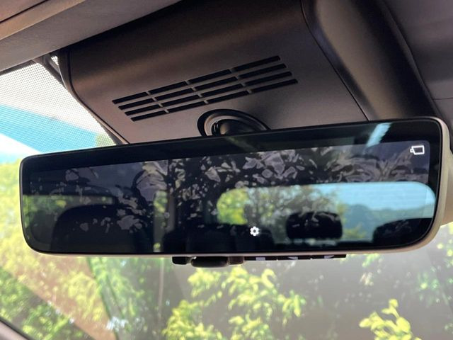 【デジタルインナーミラー】後席の大きな荷物や同乗者で後方が確認しづらい時でも安心!カメラが撮影した車両後方の映像をルームミラー内に表示。クリアな視界で状況の確認が可能です!