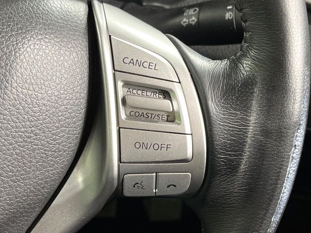 �y�N���[�Y�R���g���[���z�������H�����N���N���s�B�A�N�Z���𗣂��Ă���葬�x�ő��s���ł��A�������^�]���̕��S���y��!�����E�������ȒP�ȃX�C�b�`����Œ����ł��܂��B