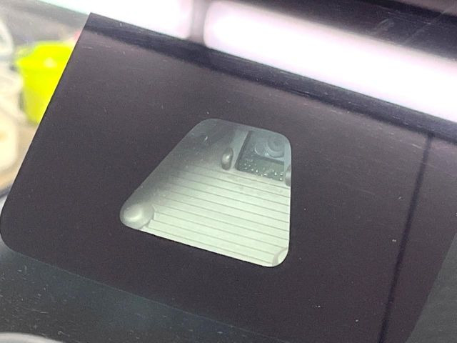 �y�X�}�[�g�A�V�X�g�z���s���ɑO���̎ԗ�����F�����A�Փ˂������Ȏ��͌x��ƃu���[�L�ŏՓˉ���Ɣ�Q�y�����A�V�X�g�B�����S�Ƀh���C�u�����y���݂��������܂��B