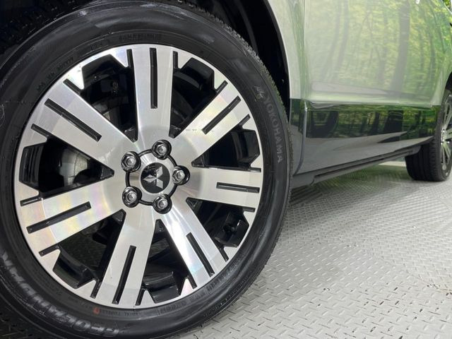 【純正18インチアルミホイール】外観にマッチした純正アルミホイールを装着しております。各種社外アルミホイールや、スタッドレスタイヤも取扱いしております。是非ご相談ください♪