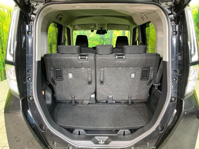 ���i�̂���������ʋ΁A���}���ɏ\���ȉ׎��X�y�[�X���m�ۂ��Ă���܂��B�Z�J���h�V�[�g��|���ƁA�傫�ȉו��̐ύڂ��\�ł���