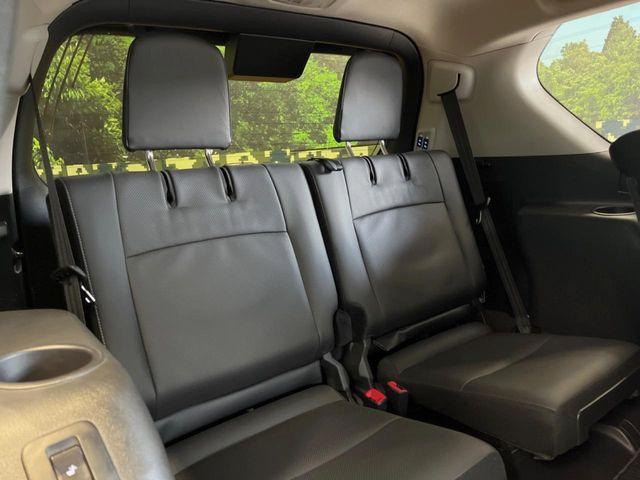 3列目シートはもちろん状態良好☆大人でもゆったりと座って頂けますので、大人数でのお出かけもラクラクです♪ご家族で、気の知れた仲間で、ドライブに行くのが楽しみですね♪