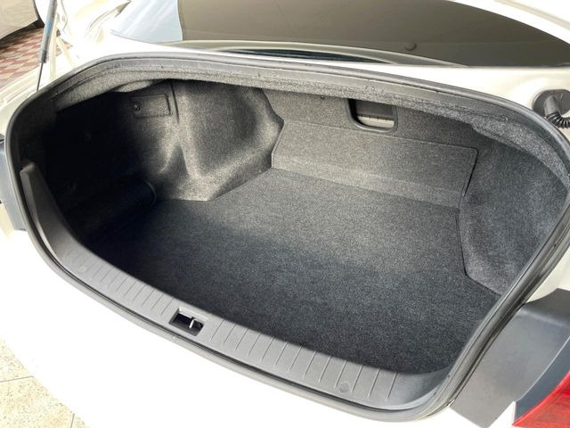 ���i�̂���������ʋ΁A���}���ɏ\���ȉ׎��X�y�[�X���m�ۂ��Ă���܂��B