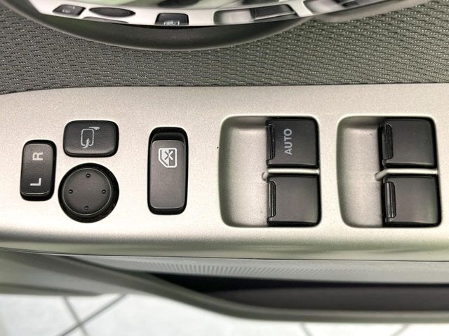 �y�d���i�[�~���[�z�T�C�h�~���[�͓d���i�[���ƂȂ��Ă���A�������ԏ�ł��L�Y�������X�N��}�����܂��B