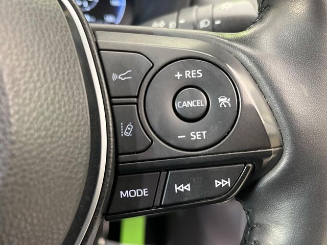 【レーダークルーズコントロール】高速道路での長距離走行が楽に!!自動で速度を保つクルーズコントロールが、衝突軽減システムと連携し、前方の車両を感知して車間を保つように速度調節してくれます!!
