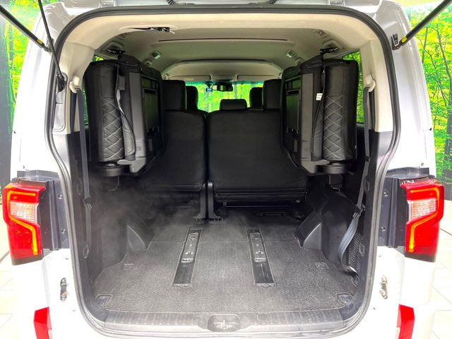 普段のお買い物や通勤、送迎等に十分な荷室スペースを確保しております。セカンドシートを倒すと、大きな荷物の積載も可能です♪