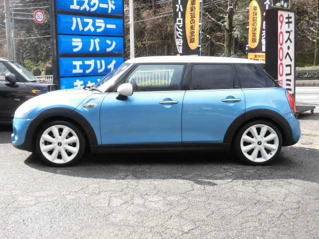 ���Ђ́u�i���ƃv���C�V���O�v��O��I�ɂ������A�ŐV��������A���^�C���Ɍ������A�S�����x���̈����Ŕ̔����Ă���܂��B�d����Ɋւ��܂��Ă��A�S�ԕK�����Ђ̎d����S�����ڂŌ��Č��I���Ďd����Ă���܂��B