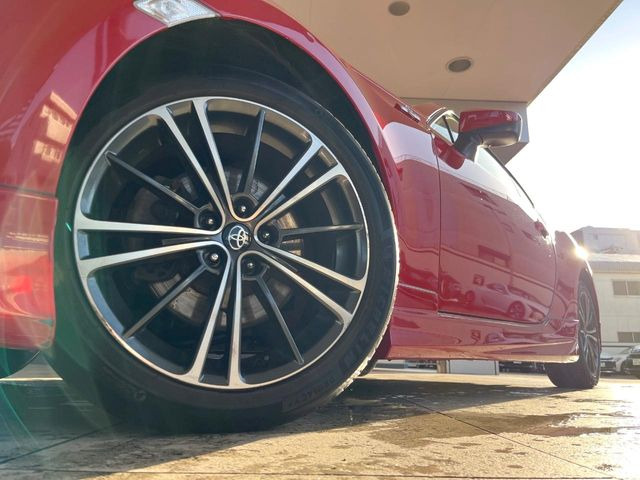 �y����17�C���`�A���~�z�C�[���z�O�ςɃ}�b�`���������A���~�z�C�[���𑕒����Ă���܂��B�e��ЊO�A���~�z�C�[����A�X�^�b�h���X�^�C�����戵�����Ă���܂��B���񂲑��k����������