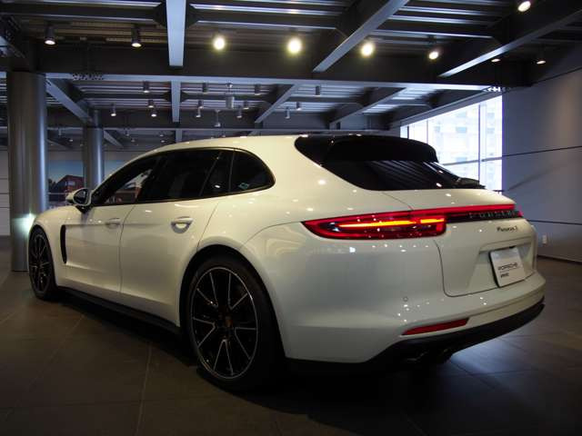 パナメーラスポーツツーリスモ4 PDK 4WD