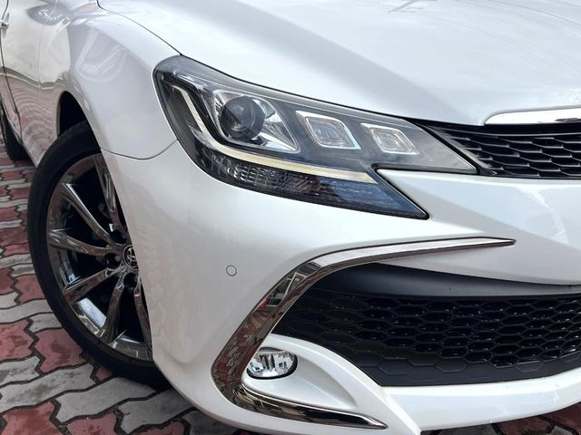 �yLED�w�b�h���C�g�z���V����ԑ��s�����ǍD�Ȏ��E���m�ۂ����S���ĉ^�]�ł��鍂�P�xLED�w�b�h���C�g�𑕔�!�_�����x�������A����d�͂��}�����Ă��܂��B