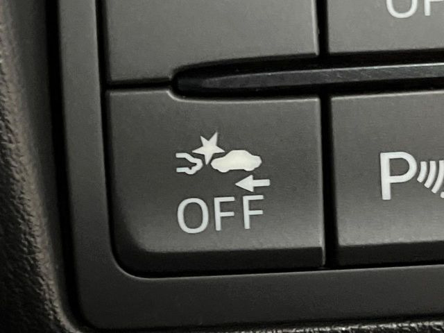 �y�X�}�[�g�u���[�L�T�|�[�g�z���s���ɑO���̎ԗ�����F�����A�Փ˂������Ȏ��͌x��ƃu���[�L�ŏՓˉ���Ɣ�Q�y�����A�V�X�g�B�����S�Ƀh���C�u�����y���݂��������܂��B