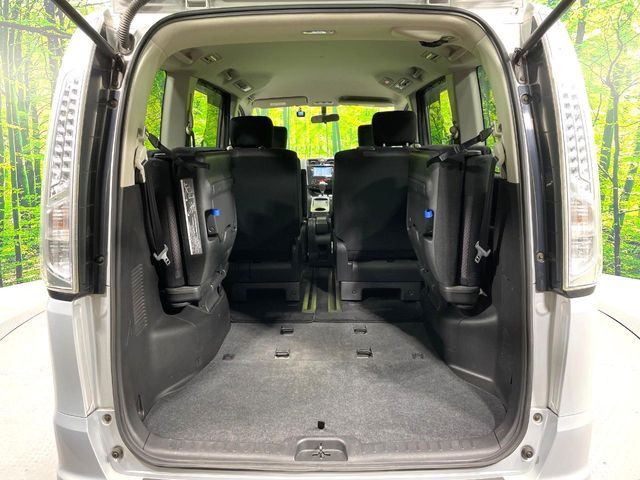 ���i�̂���������ʋ΁A���}���ɏ\���ȉ׎��X�y�[�X���m�ۂ��Ă���܂��B�Z�J���h�V�[�g��|���ƁA�傫�ȉו��̐ύڂ��\�ł���