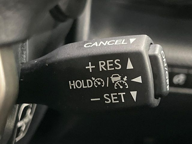 【レーダークルーズコントロール】高速道路での長距離走行が楽に!!自動で速度を保つクルーズコントロールが、衝突軽減システムと連携し、前方の車両を感知して車間を保つように速度調節してくれます!!