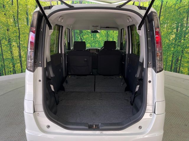 ���i�̂���������ʋ΁A���}���ɏ\���ȉ׎��X�y�[�X���m�ۂ��Ă���܂��B�Z�J���h�V�[�g��|���ƁA�傫�ȉו��̐ύڂ��\�ł���