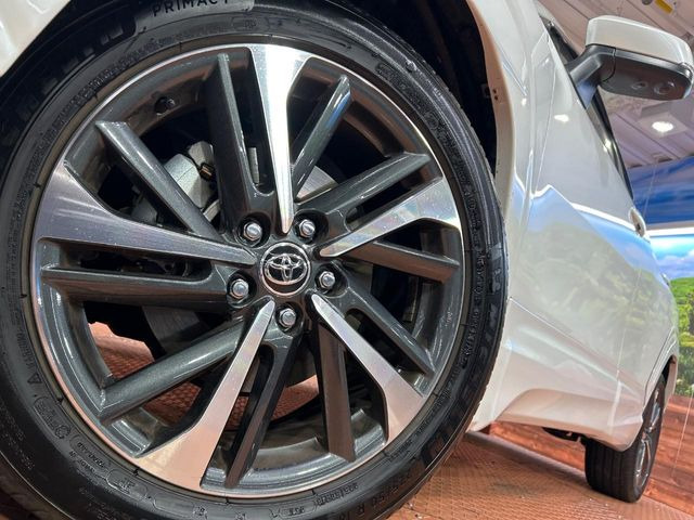 【純正18インチアルミホイール】外観にマッチした純正アルミホイールを装着しております。各種社外アルミホイールや、スタッドレスタイヤも取扱いしております。是非ご相談ください♪