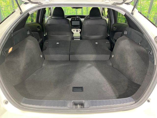 ���i�̂���������ʋ΁A���}���ɏ\���ȉ׎��X�y�[�X���m�ۂ��Ă���܂��B�Z�J���h�V�[�g��|���ƁA�傫�ȉו��̐ύڂ��\�ł���