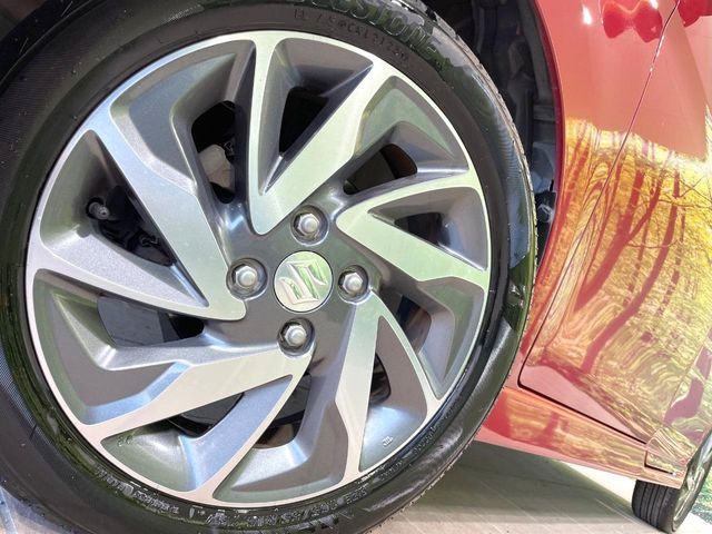 �y����15�C���`�A���~�z�C�[���z�O�ςɃ}�b�`���������A���~�z�C�[���𑕒����Ă���܂��B�e��ЊO�A���~�z�C�[����A�X�^�b�h���X�^�C�����戵�����Ă���܂��B���񂲑��k����������