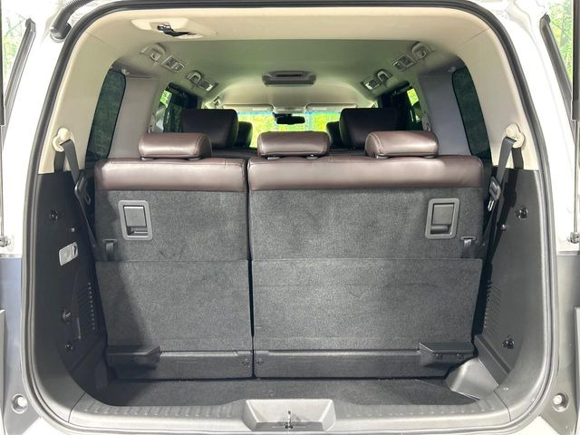 ���i�̂���������ʋ΁A���}���ɏ\���ȉ׎��X�y�[�X���m�ۂ��Ă���܂��B�Z�J���h�V�[�g��|���ƁA�傫�ȉו��̐ύڂ��\�ł���