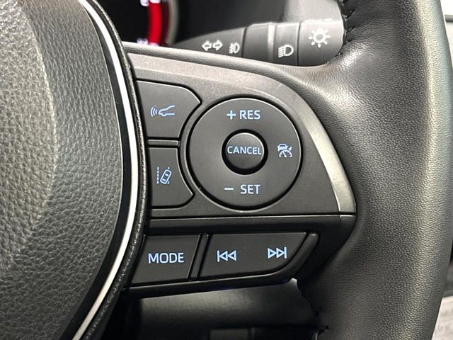 【レーダークルーズコントロール】高速道路での長距離走行が楽に!!自動で速度を保つクルーズコントロールが、衝突軽減システムと連携し、前方の車両を感知して車間を保つように速度調節してくれます!!