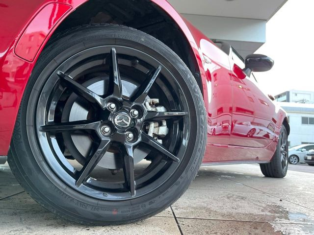 �y����16�C���`�A���~�z�C�[���z�O�ςɃ}�b�`���������A���~�z�C�[���𑕒����Ă���܂��B�e��ЊO�A���~�z�C�[����A�X�^�b�h���X�^�C�����戵�����Ă���܂��B���񂲑��k����������