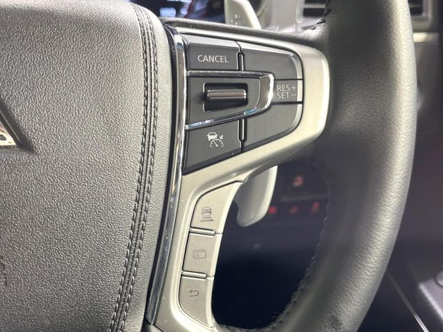 【レーダークルーズコントロール】高速道路での長距離走行が楽に!!自動で速度を保つクルーズコントロールが、衝突軽減システムと連携し、前方の車両を感知して車間を保つように速度調節してくれます!!