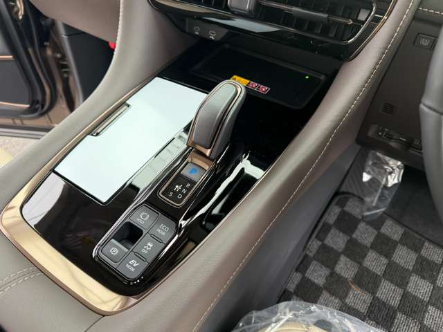 �d���p�[�L���O�u���[�L�E�u���[�L�z�[���h�@�\�EEV&�G�R���[�h�X�C�b�`�B