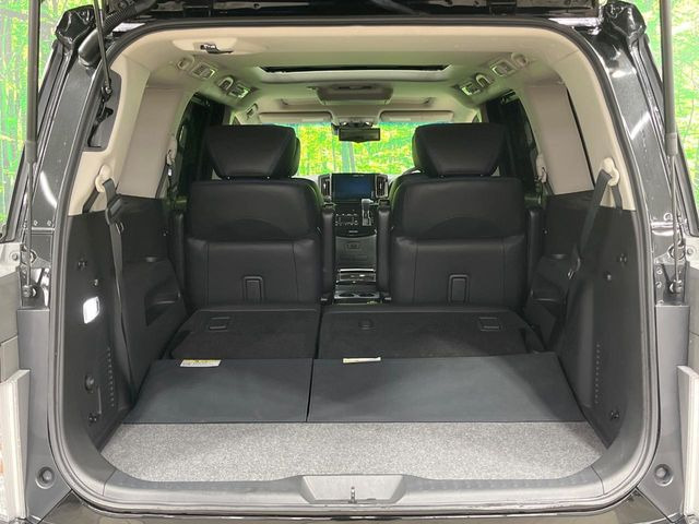 ���i�̂���������ʋ΁A���}���ɏ\���ȉ׎��X�y�[�X���m�ۂ��Ă���܂��B�Z�J���h�V�[�g��|���ƁA�傫�ȉו��̐ύڂ��\�ł���