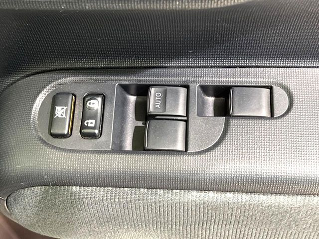 �y�d���i�[�~���[�z�T�C�h�~���[�͓d���i�[���ƂȂ��Ă���A�������ԏ�ł��L�Y�������X�N��}�����܂��B